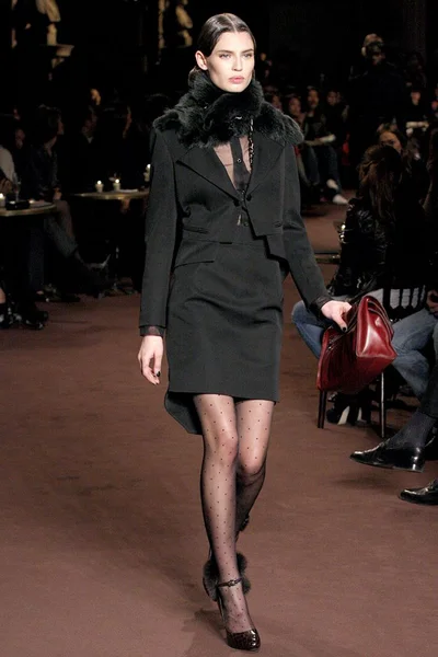 Look 16